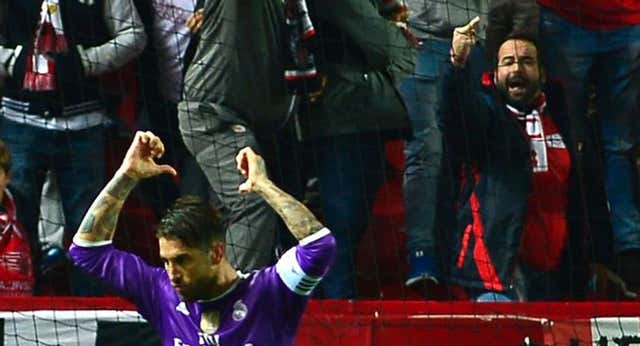 Cláusula o pacto, el dios Rakitic, un cheque en blanco y un penalti a lo Panenka: todos los líos entre Sergio Ramos y el Sevilla