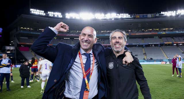 Fuera Jorge Vilda para que Rubiales pueda seguir ‘teletrabajando’ dentro