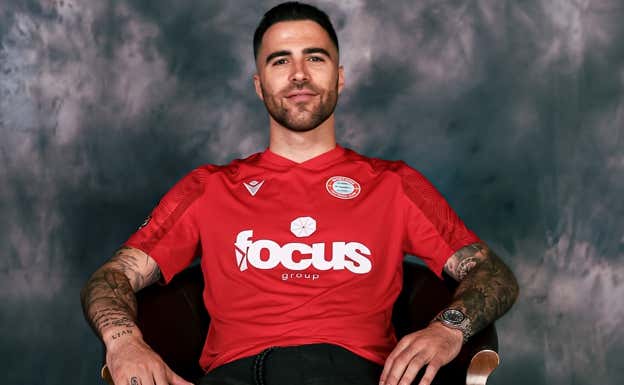 Joan Luque, en su presentación con el Worthing. @WorthingFC