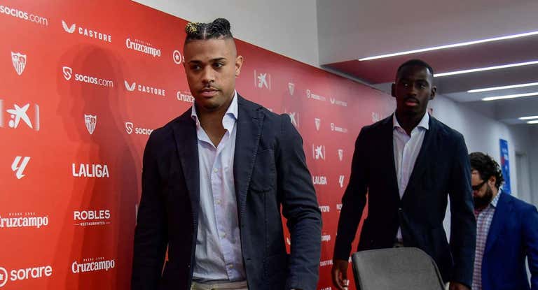Mariano y Soumaré, antes de ser presentados con el Sevilla.