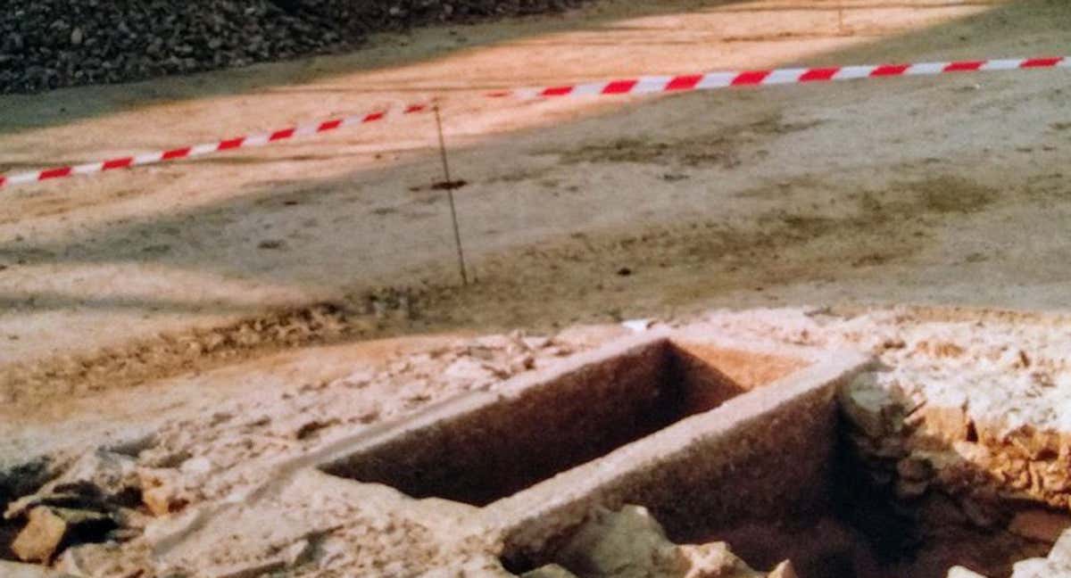 Los hallazgos bajo el césped del Estadio Romano./MÉRIDA