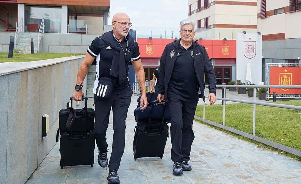 Pedro Rocha hace una limpia en el viaje de la Selección a Georgia