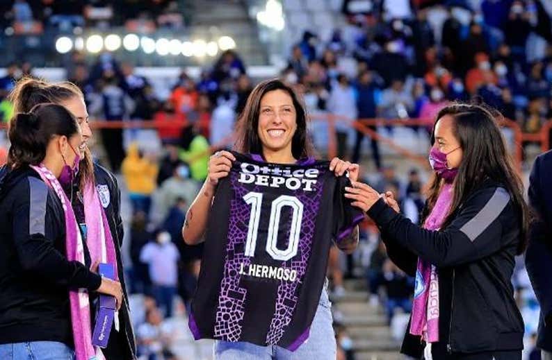 Jenni pone distancia: ya está en México para retomar su vida deportiva