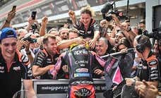 Aleix Espargaró, un ex de Ferrari F1 y la idea de grupo: las claves del éxito de Aprilia
