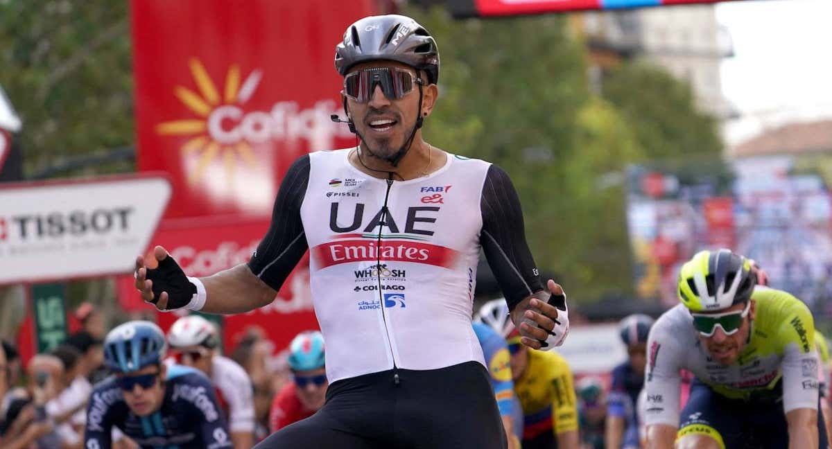 Molano (UAE) celebra su victoria de etapa en Zaragoza. /AFP
