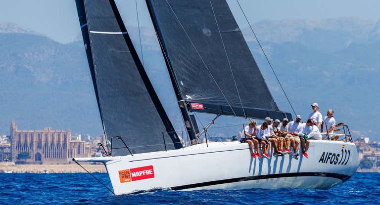 El Aifos navega en aguas de Palma.