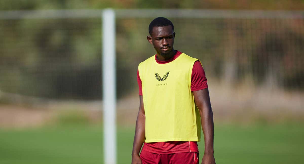 Nianzou, en un entrenamiento con el Sevilla.