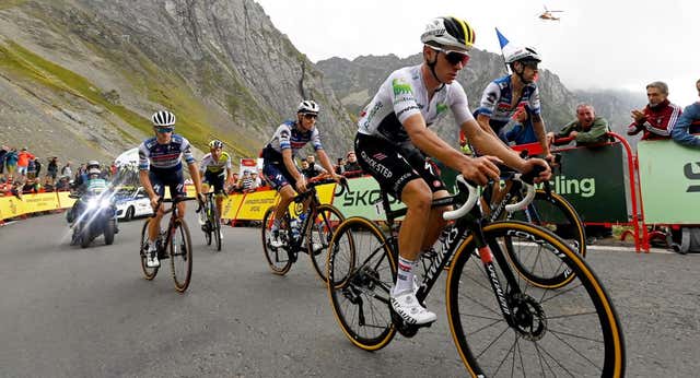 Derrota, silencio y ‘reset’: Remco Evenepoel pierde la Vuelta en el Tourmalet