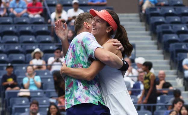 Heliovaara y Dalinina celebran el triunfo. REUTERS