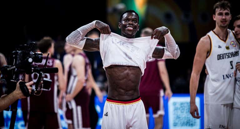 Dennis Schroder celebra una de las victorias de Alemania durante el Mundial