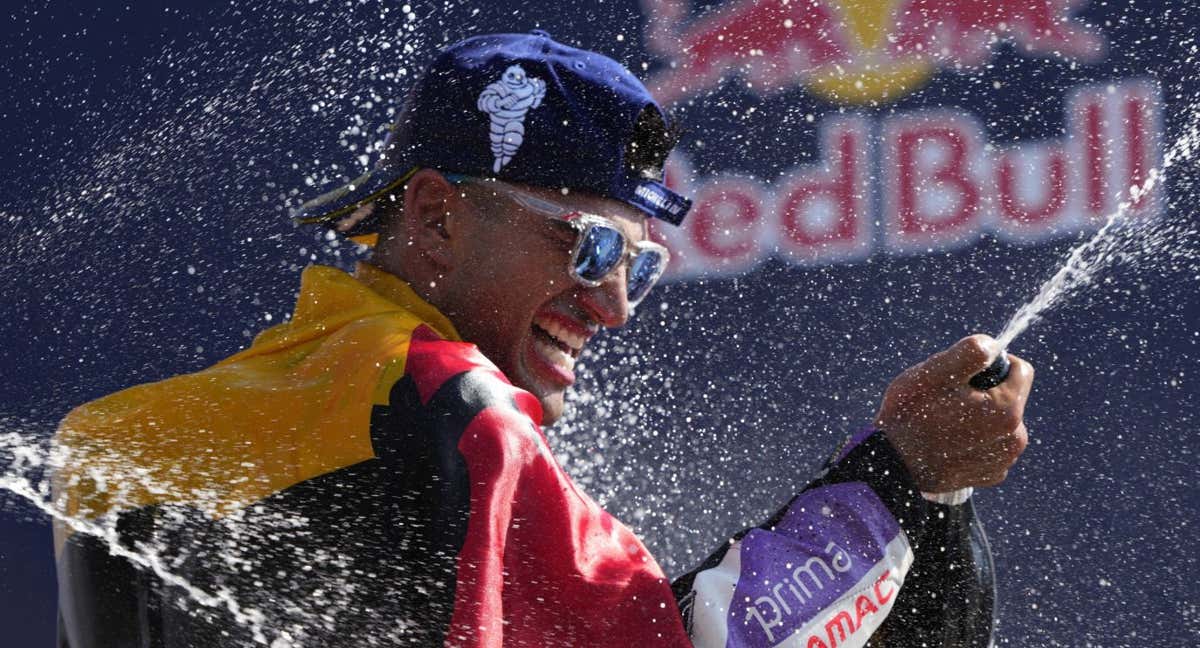 Jorge Martín celebra su victoria en Misano.