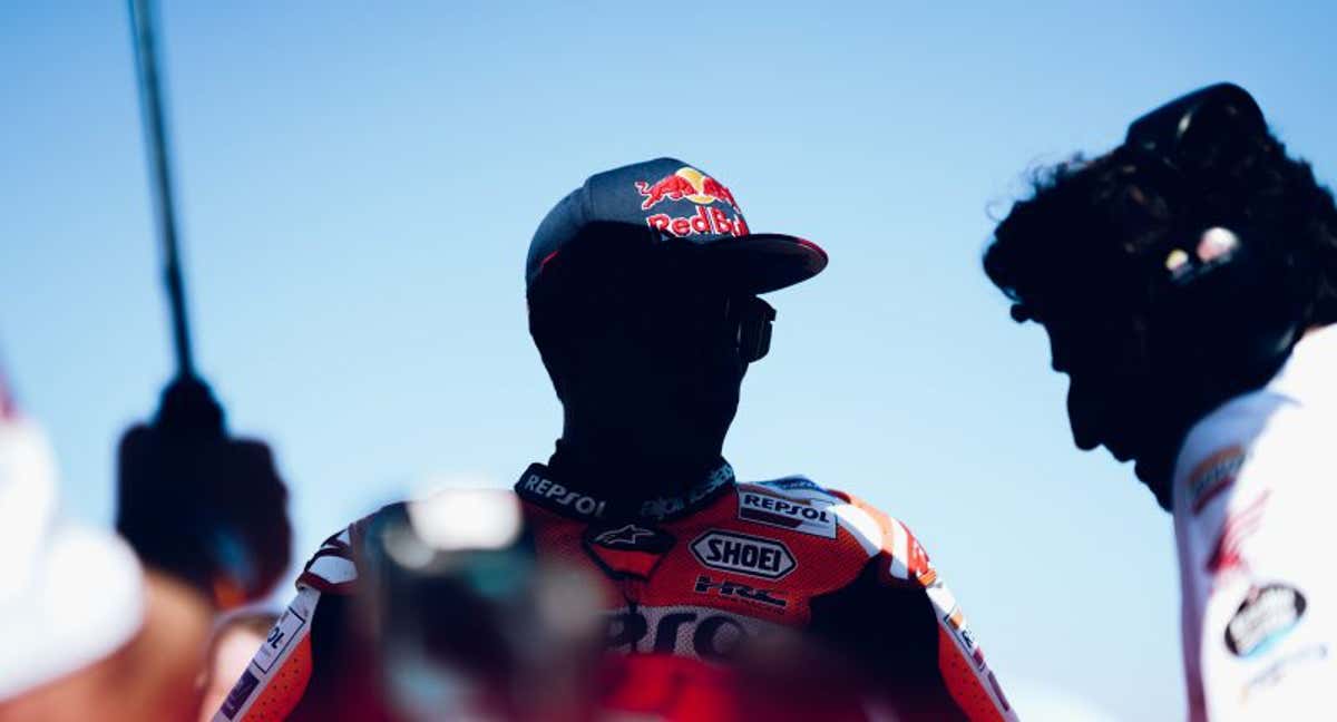 Marc Márquez en la parrilla de salida de la sprint de San Marino.
