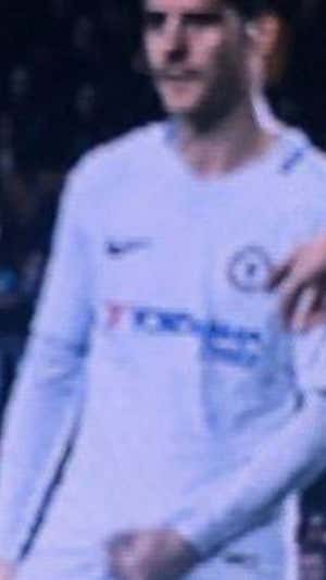 El gesto de Morata, con el Chelsea en el Camp Nou, en marzo de 2018.