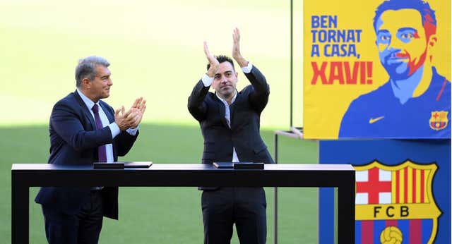 Xavi Hernández sella su amor con el Barça hasta 2025