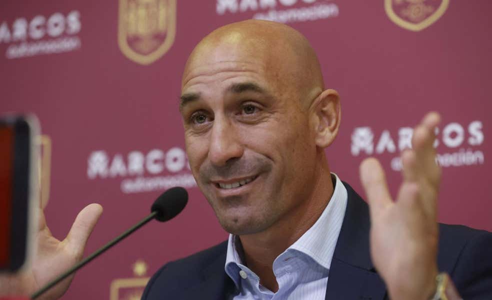 El juez cita a Rubiales a declarar por el beso a Jenni Hermoso el viernes, día de la convocatoria de la Selección femenina