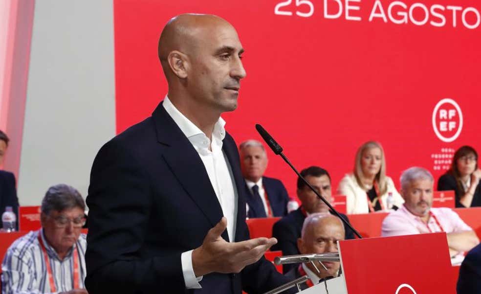 El Parlamento Europeo condena el beso de Rubiales a Jenni Hermoso