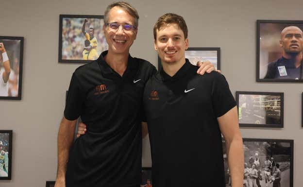 Juan Muro posa junto a su socio, Bernabé Machio.
