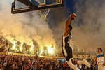 La historia tras el vídeo que ha convertido en héroes de Belgrado a los jugadores del Fuenlabrada