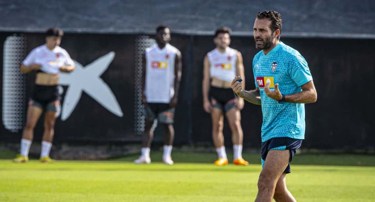 Baraja en un entrenamiento. /Valencia C.F