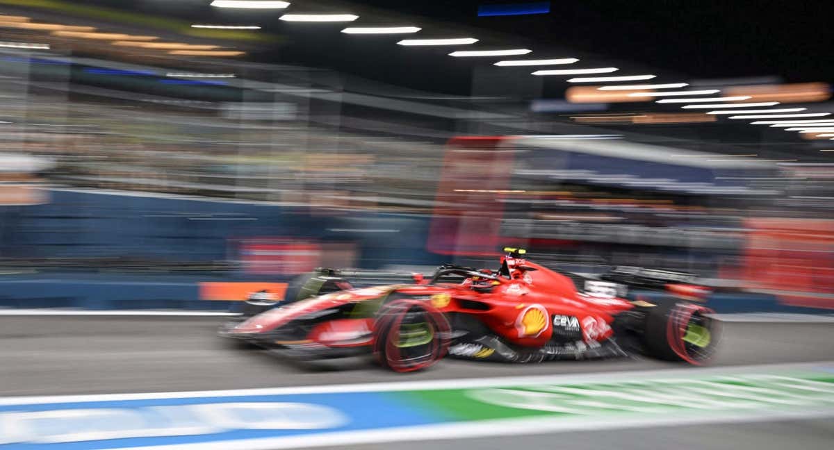 Carlos Sainz, durante los libres 2 del GP de Singapur 2023 de F1. /AFP