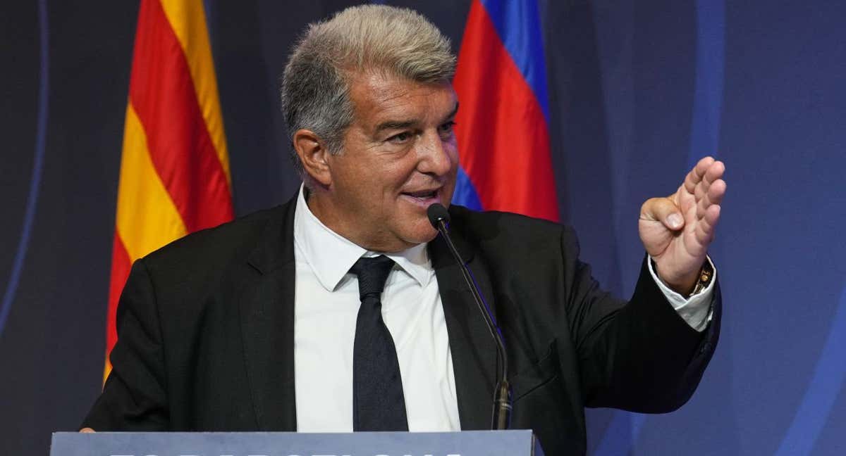 Laporta en la presentación de Deco como nuevo director deportivo. /EFE