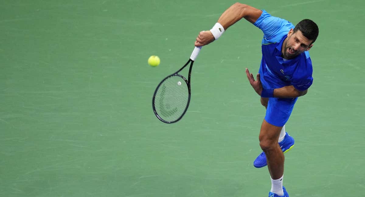 Novak Djokovic al servicio durante un partido del US Open./REUTERS