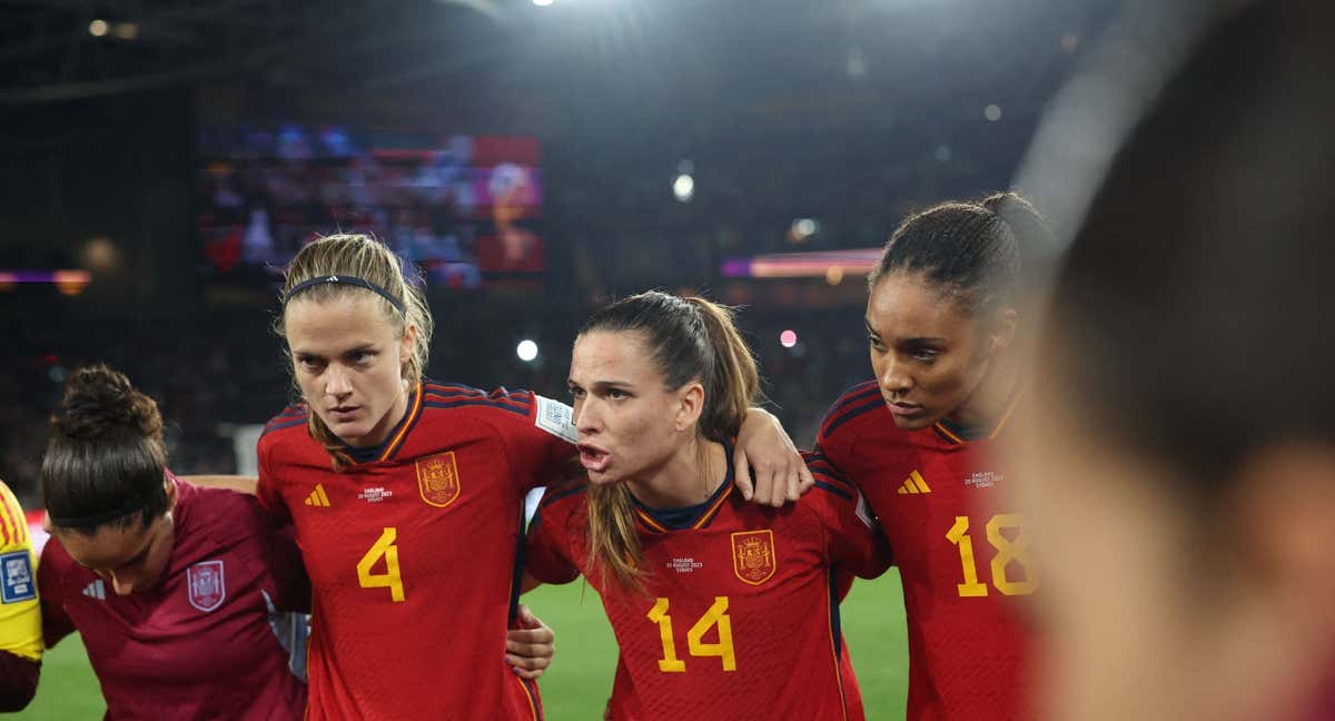 Las jugadoras de la selección antes de su final del Mundial contra Inglaterra./REUTERS