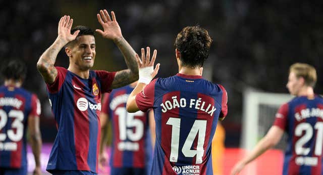 Un Barça ‘félix’ devora al Betis en el partido perfecto