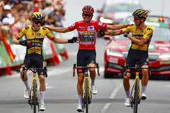 ¡Kuss gana La Vuelta y Groves se lleva la última etapa al sprint!