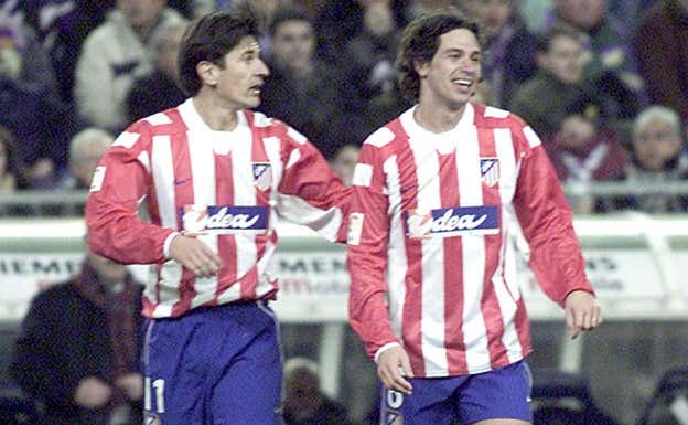 Stankovic y Albertini festejan el 2-2 del italiano, de falta, en el derbi del Bernabéu, el 19 de enero de 2003.  EFE