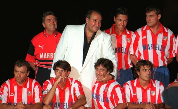 Arriba, de izquierda a derecha: Antic, Gil, José Marí y Vieri; abajo, Pantic, Paunovic y Ezquerro, en la presentación del Atlético de Madrid en el verano de 1997.  EFE