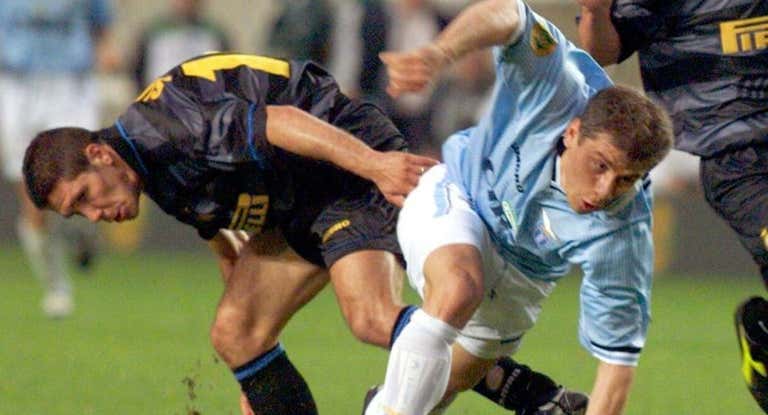 Simeone, con el Inter, y Jugovic, con la Lazio, en la final de la Copa de la UEFA de 1998.
