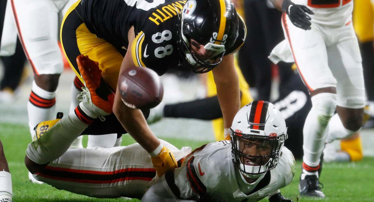 Qué es un fumble en NFL Relevo