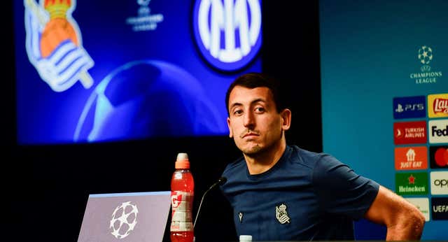 Un día especial para Oyarzabal: de recogepelotas en la Champions a capitán