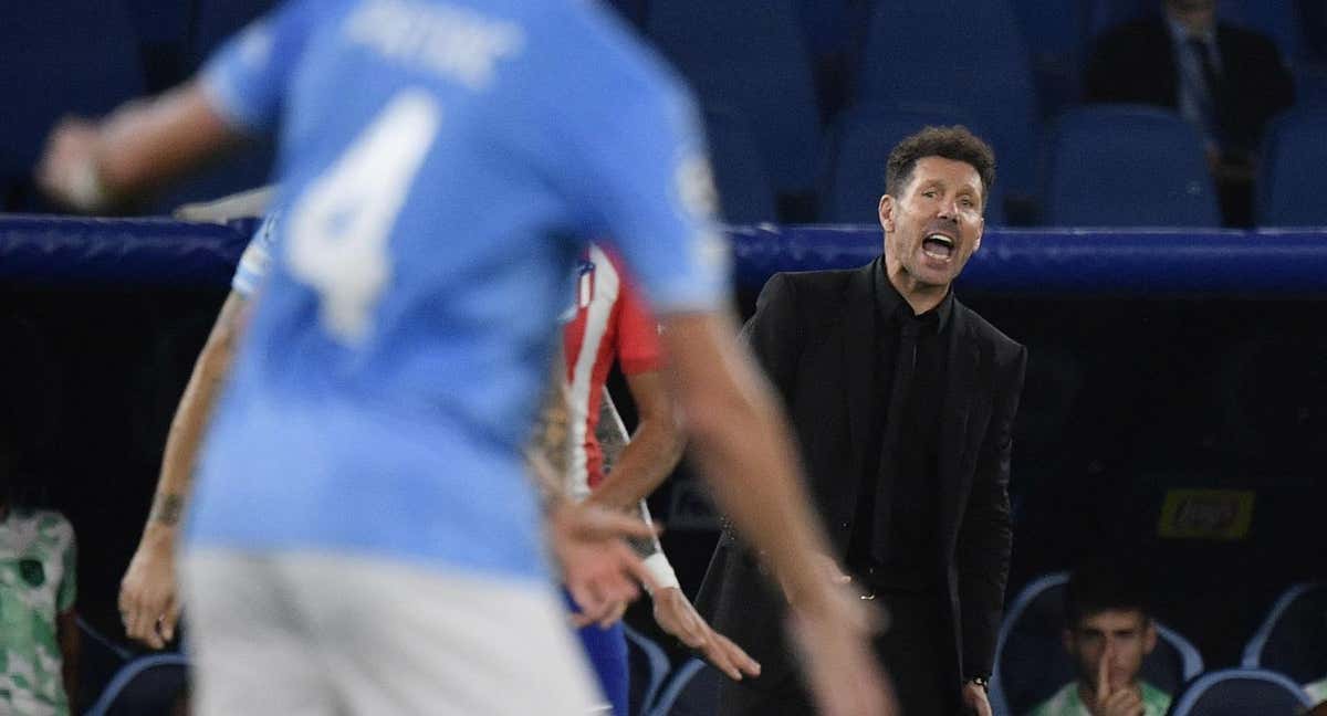 Simeone, en un momento del Lazio-Atlético de Madrid, correspondiente a la primera jornada de la Champions. /AFP