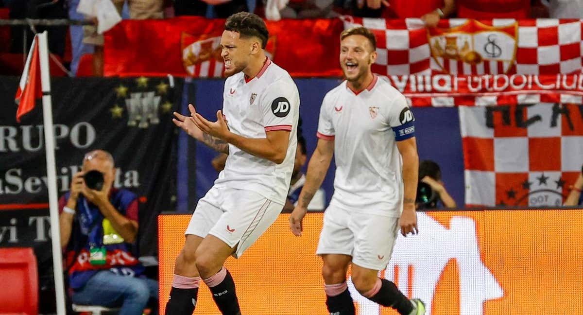 Ocampos celebra el primer gol del Sevilla./EFE