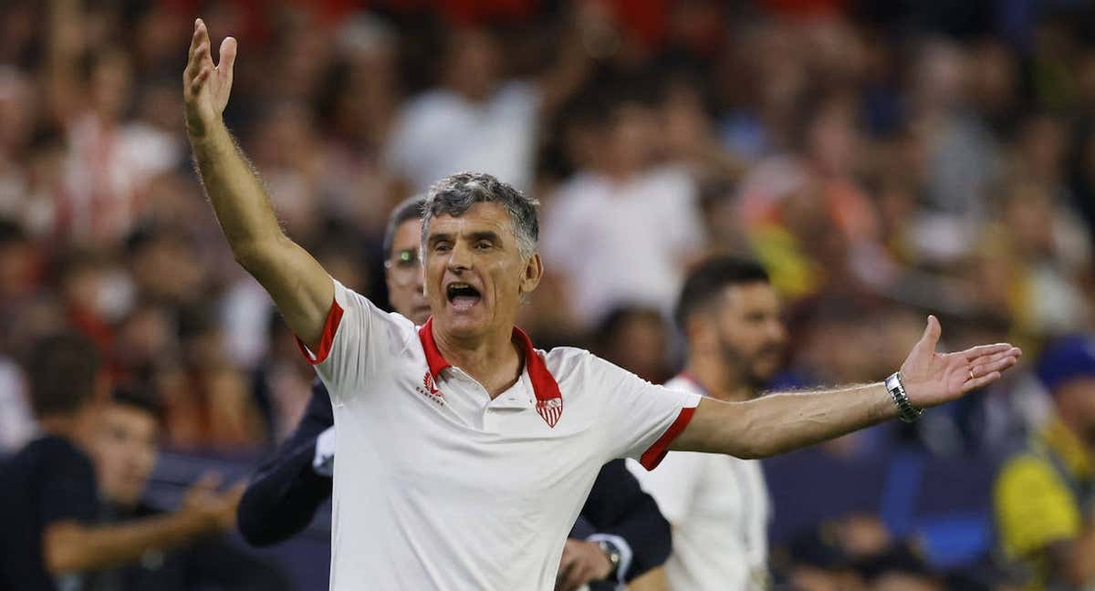 José Luis Mendilibar protesta en el partido ante el Lens./Reuters