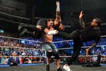 John Cena se queda sólo ante Bloodline