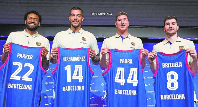 Los fichajes del Barça en su presentación.