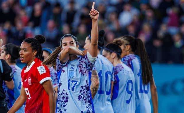 Alba Redondo celebrando un gol contra Suiza en el Mundial.  RFEF