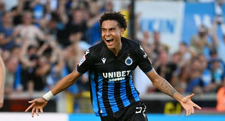 Antonio Nusa (18) celebra un gol del Club Brujas.