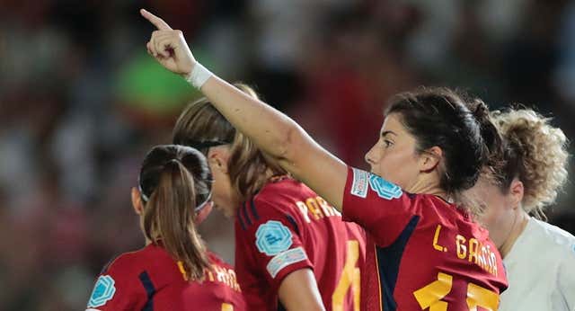 Una manita de compromiso y un festín de campeonas