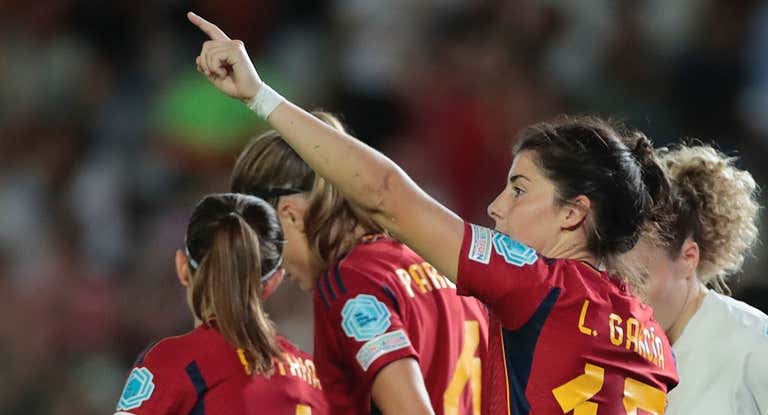 Lucía García celebra el 1-0 de España ante Suiza en la Nations League.