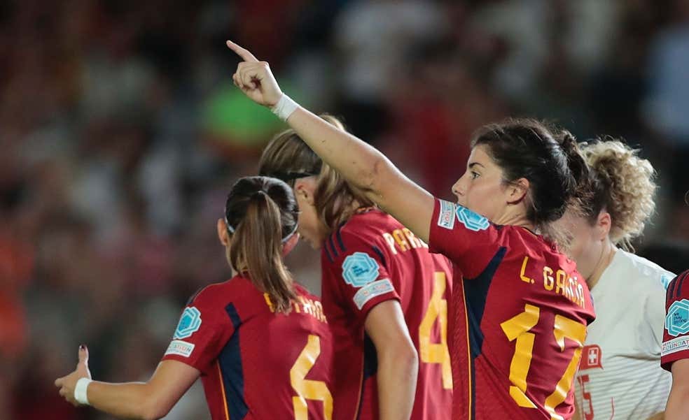Una manita de compromiso y un festín de campeonas