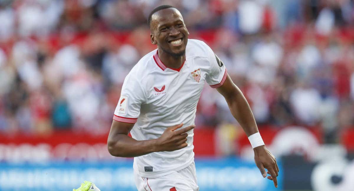 Lukebakio celebra esu gol ante el Almería./EFE