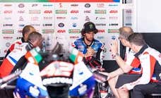 Álex Rins recibe el apto de los médicos, viaja a Japón, pero su participación en el Gran Premio no es segura