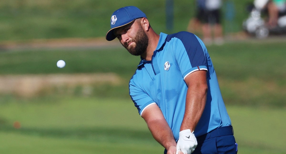 Jon Rahm con el uniforme europeo de la Ryder Cup 2023.