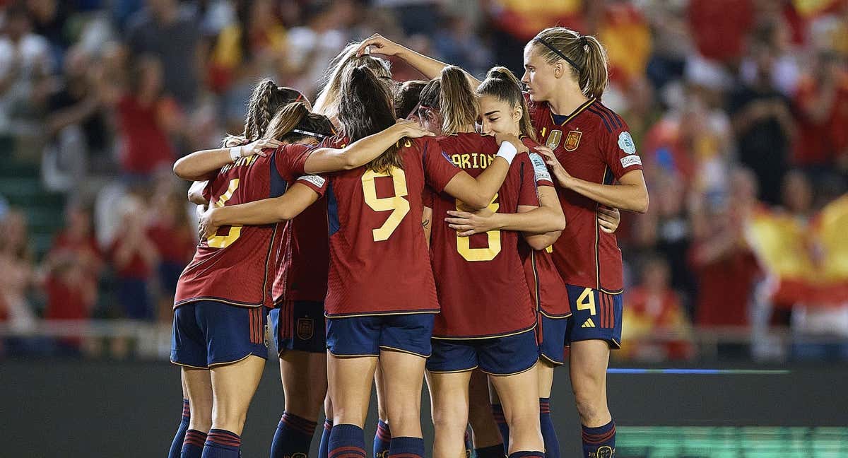 Las jugadoras de la Selección hacen piña en el partido ante Suiza en Córdoba.