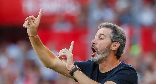 El Almería despide a Vicente Moreno y busca sustituto