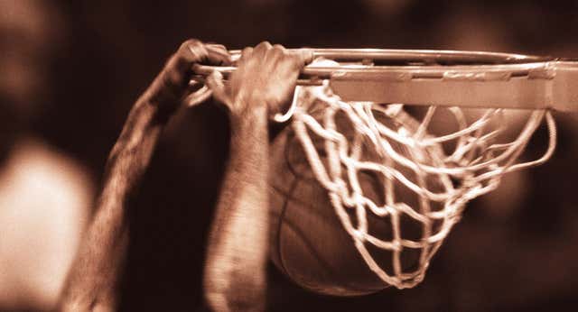 Cuál fue el primer equipo de baloncesto de España